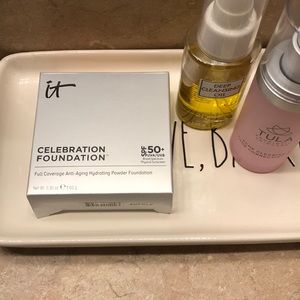 it Cosmetics Celebration Foundation - shade medium